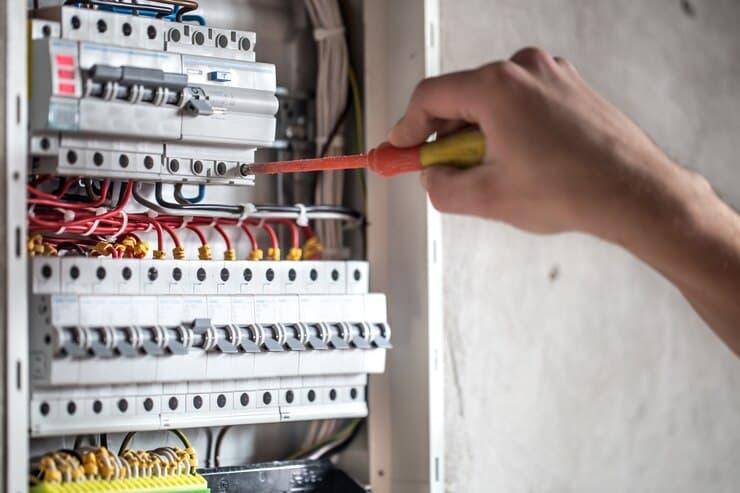 Quadro de Comando Elétrico Trifásico para Eficiência Energética
