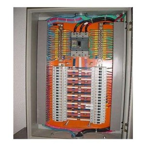 Quadro de distribuição com barramento trifásico Quadro de distribuição com barramento trifásico
